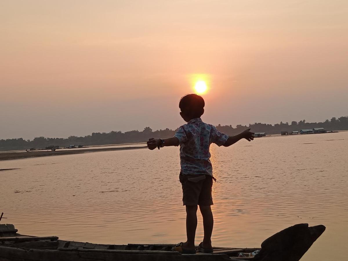 Tonle Mekong Homestay Krong Kracheh エクステリア 写真